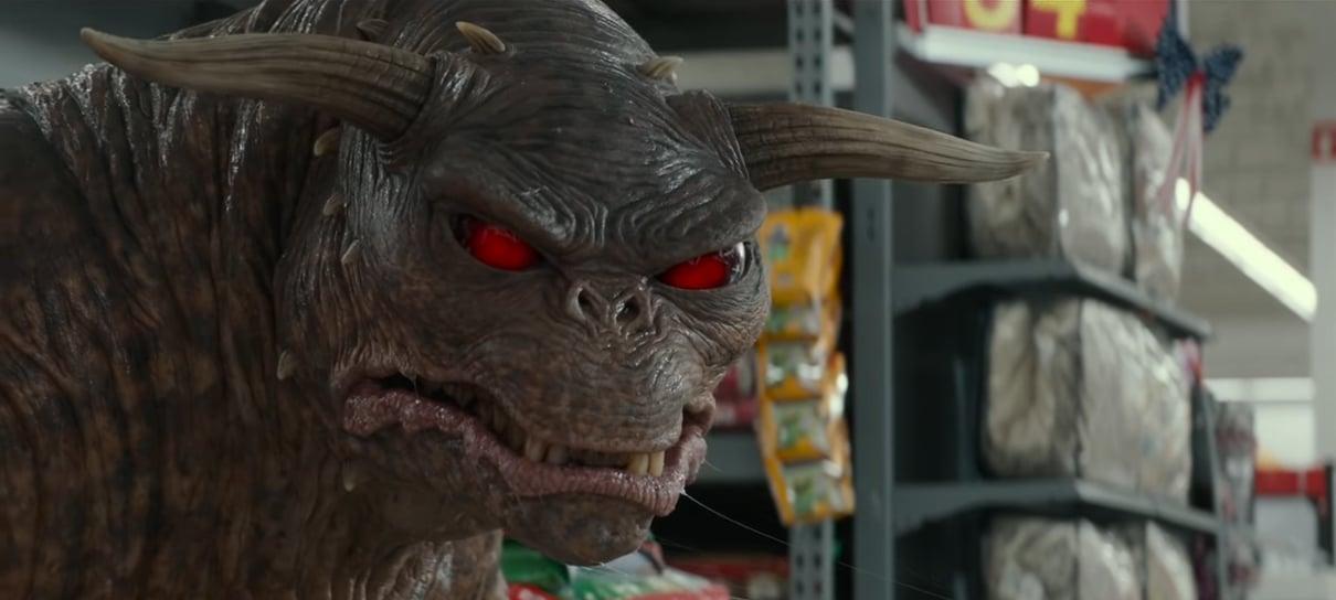 Paul Rudd foge de criatura demoníaca em cena de Ghostbusters: Mais Além