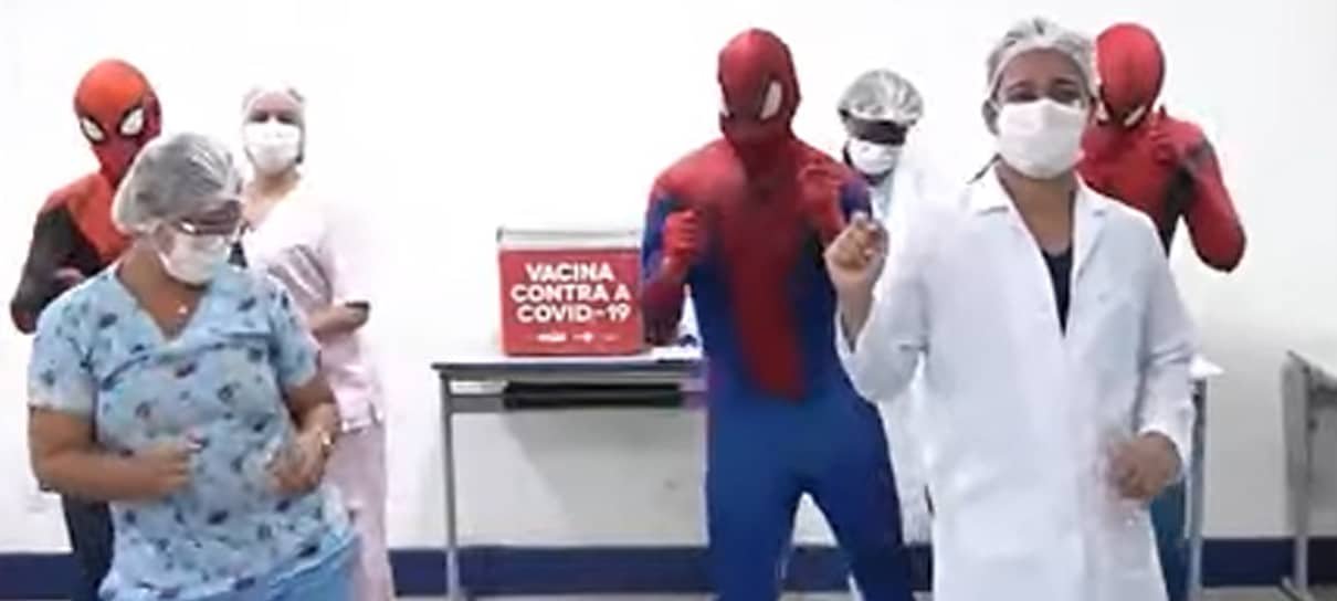 Vídeo para incentivar a vacinação com três Homens-Aranha é o puro suco do Brasil