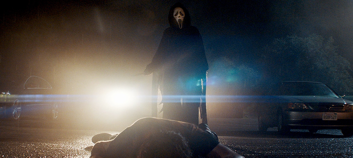 Ghostface faz nova vítima em fotos inéditas de Pânico; veja