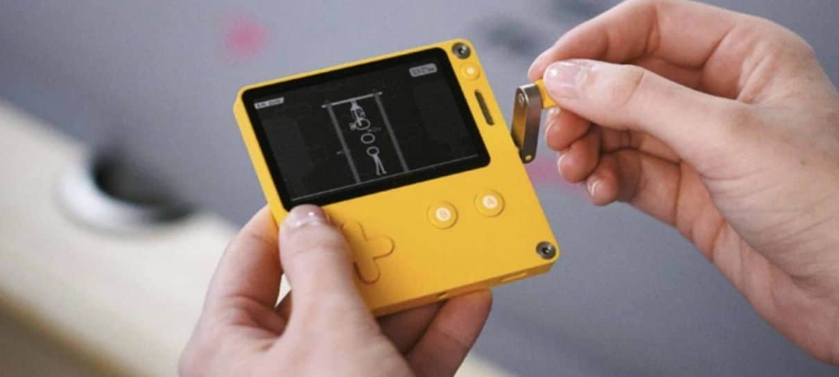 Playdate, novo console portátil com manivela, é adiado para 2022