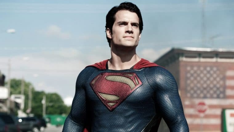 Henry Cavill aparece com traje do Superman de Christopher Reeve em foto de teste
