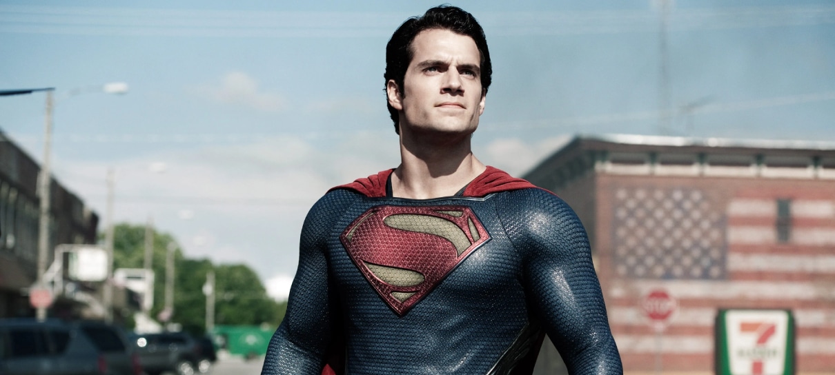 Henry Cavill aparece com traje do Superman de Christopher Reeve em foto de teste