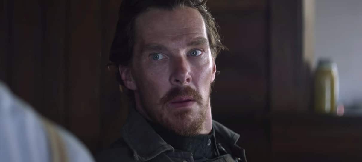 Benedict Cumberbatch toca banjo furiosamente em cena de Ataque dos Cães