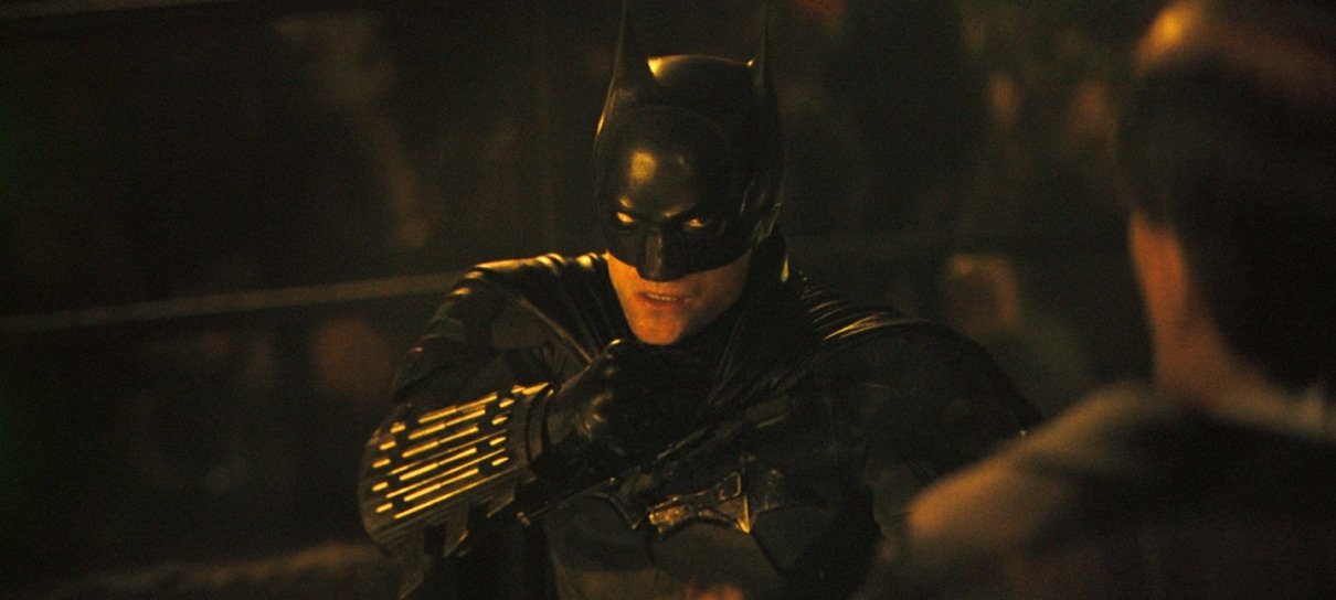 Batman aparece cercado por dúvidas em cartaz do novo filme - NerdBunker