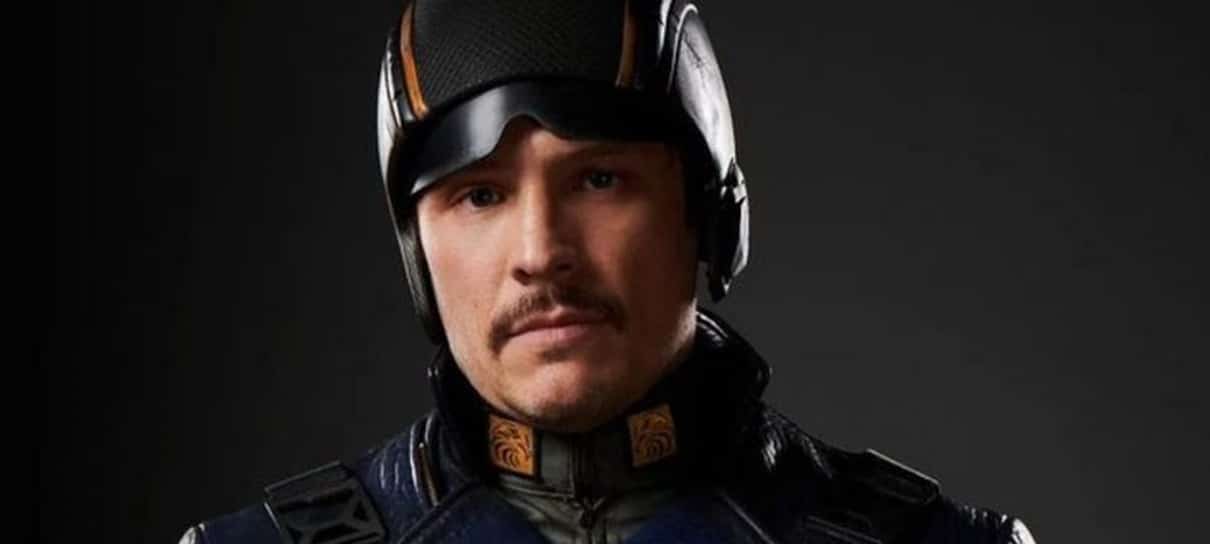 Vídeo promocional de The Boys dá mais detalhes sobre o herói Blue Hawk