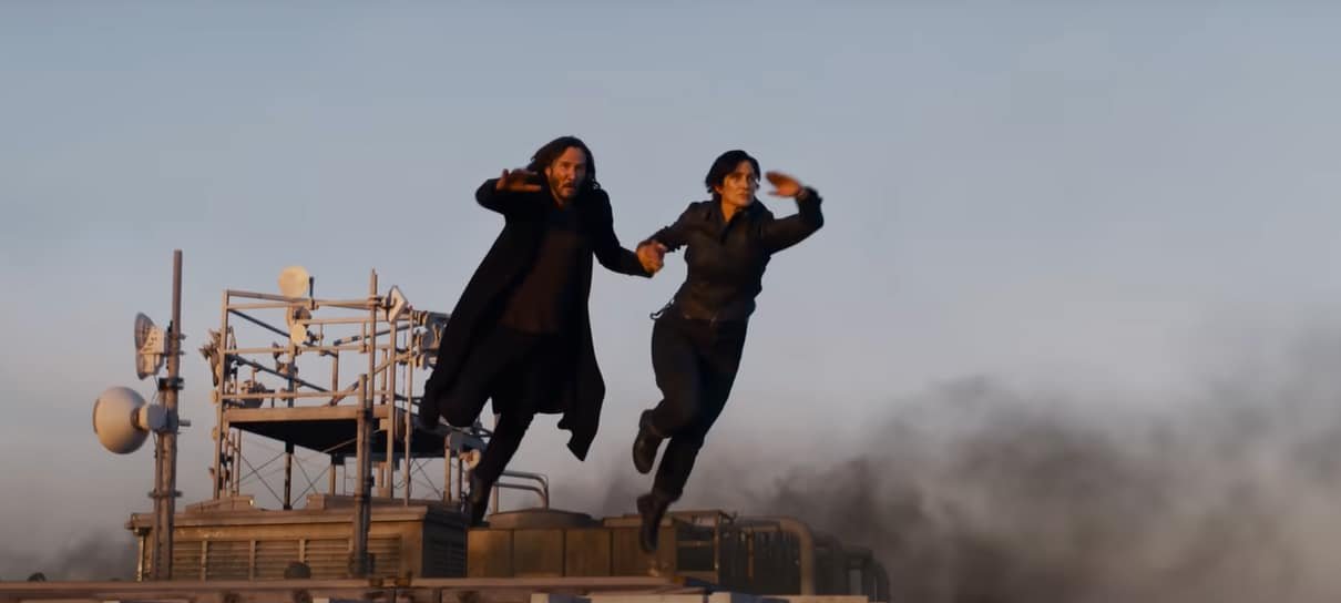 Keanu Reeves revela que saltou de prédio 19 vezes para cena de Matrix Resurrections