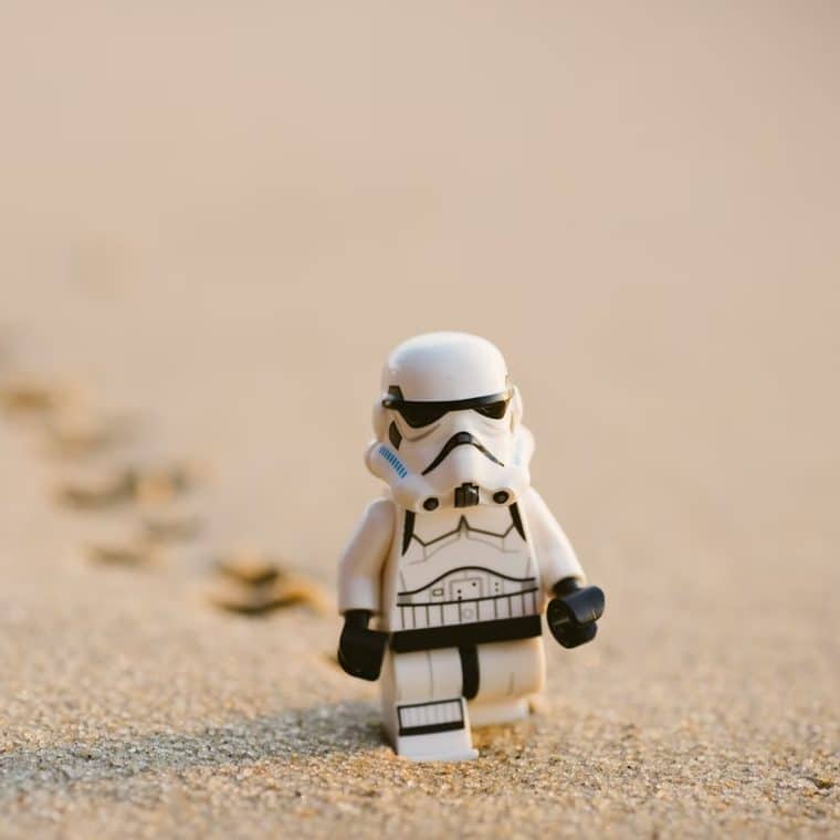 Stormtropper na poeira é um dos itens de como limpar os colecionáveis no NerdBunker