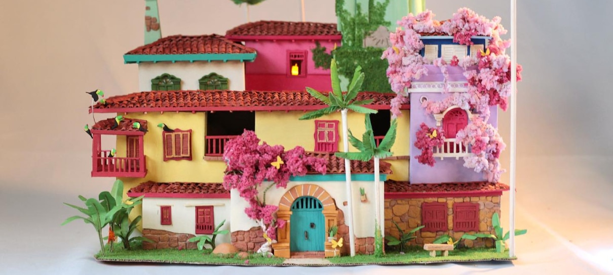 Artista brasileiro recria Casa Madrigal de Encanto em maquete impressionante