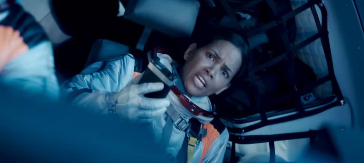 Queda da Lua causa catástrofe na Terra em novo trailer de Moonfall