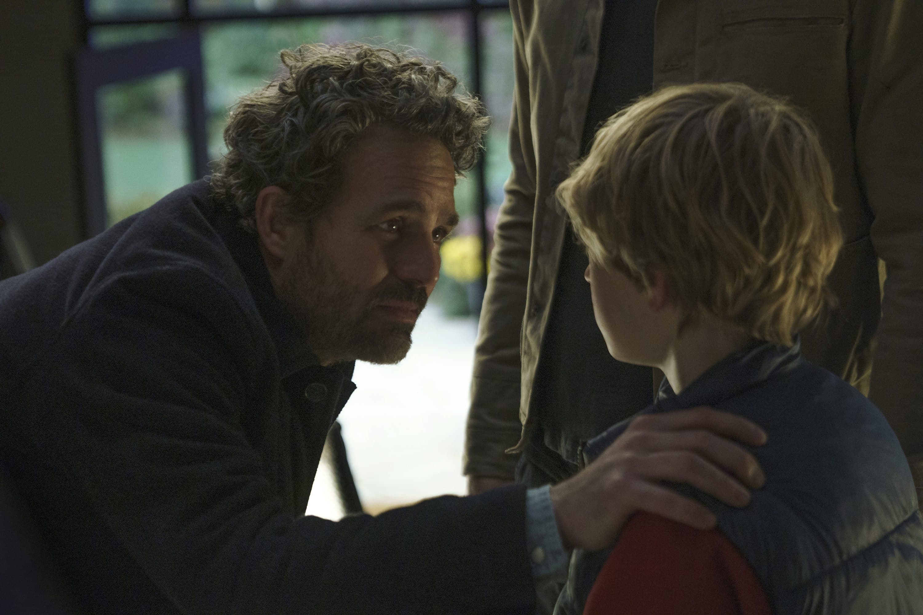 The Adam Project (L to R) Mark Ruffalo as Louis Reed and Walker Scobell as Young Adam. Cr: DOANE GREGORY/NETFLIX © 2022