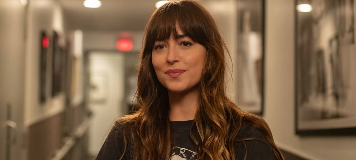 Dakota Johnson pode ser a Madame Teia em filme do universo do Homem-Aranha, diz site