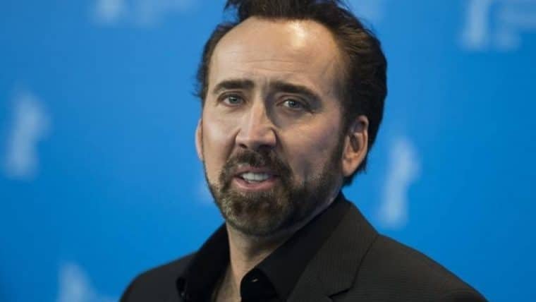 Nicolas Cage diz que é gótico e que tem um corvo de estimação