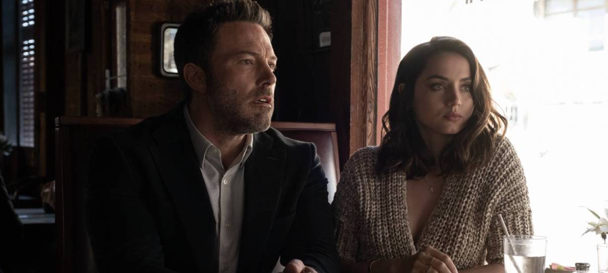 Ben Affleck e Ana de Armas vivem relação complicada em trailer de Águas Profundas