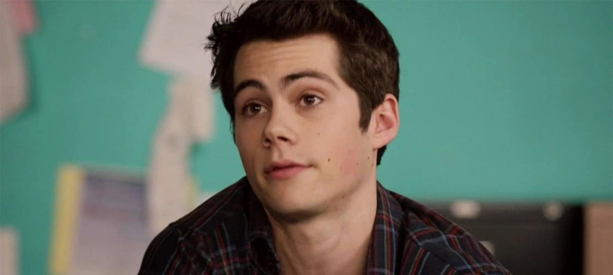 Apesar de rumores, Dylan O’Brien diz que não está em Batgirl
