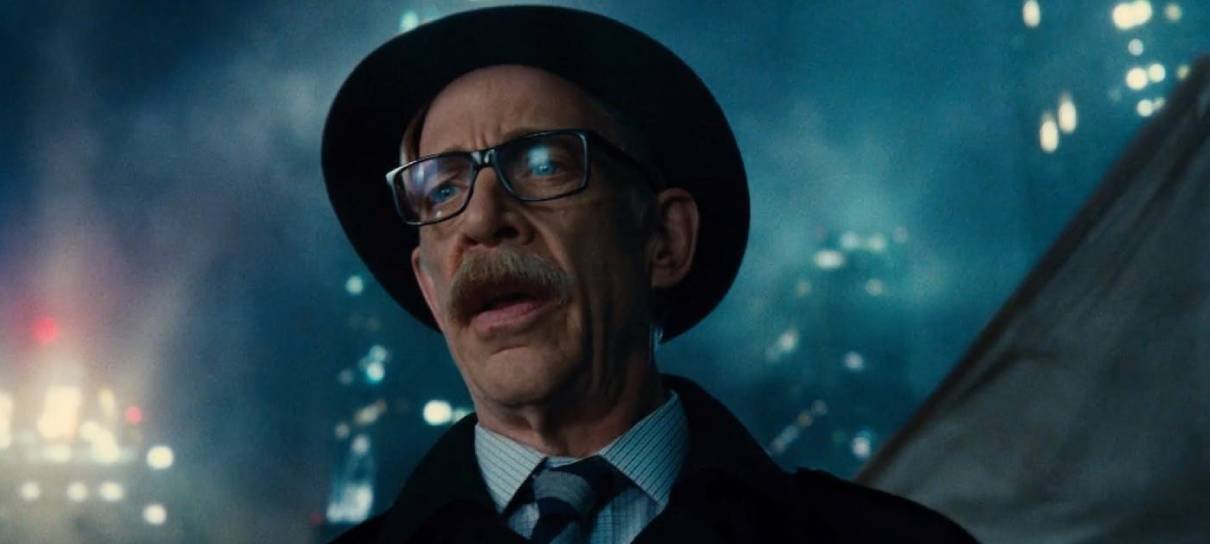 J.K. Simmons diz que Comissário Gordon terá mais desenvolvimento em filme da Batgirl