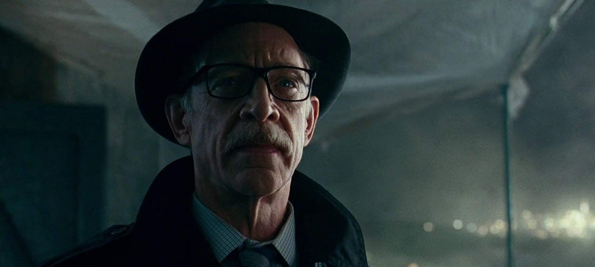 J.K. Simmons não entende multiversos Marvel e DC, mas promete mais Gordon