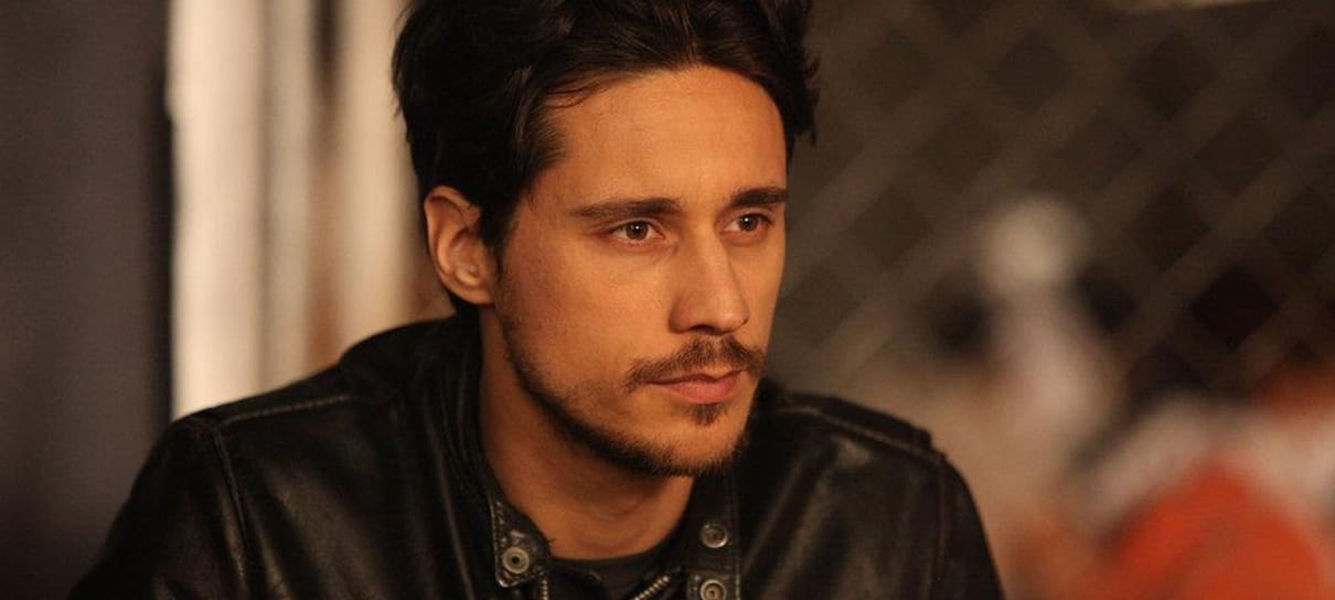 Peter Gadiot será Shanks na série live-action de One Piece