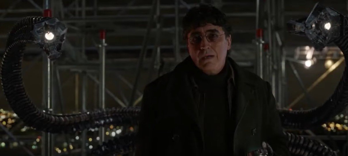 Alfred Molina chorou ao contracenar com Tobey Maguire em Homem-Aranha: Sem Volta Para Casa