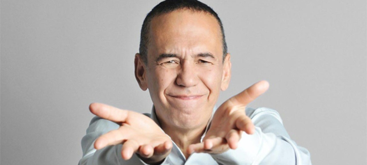 Gilbert Gottfried, voz original de Iago em Aladdin, morre aos 67 anos