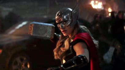 John Cena quer unir Pacificador e Poderosa Thor em crossover de capacetes cromados