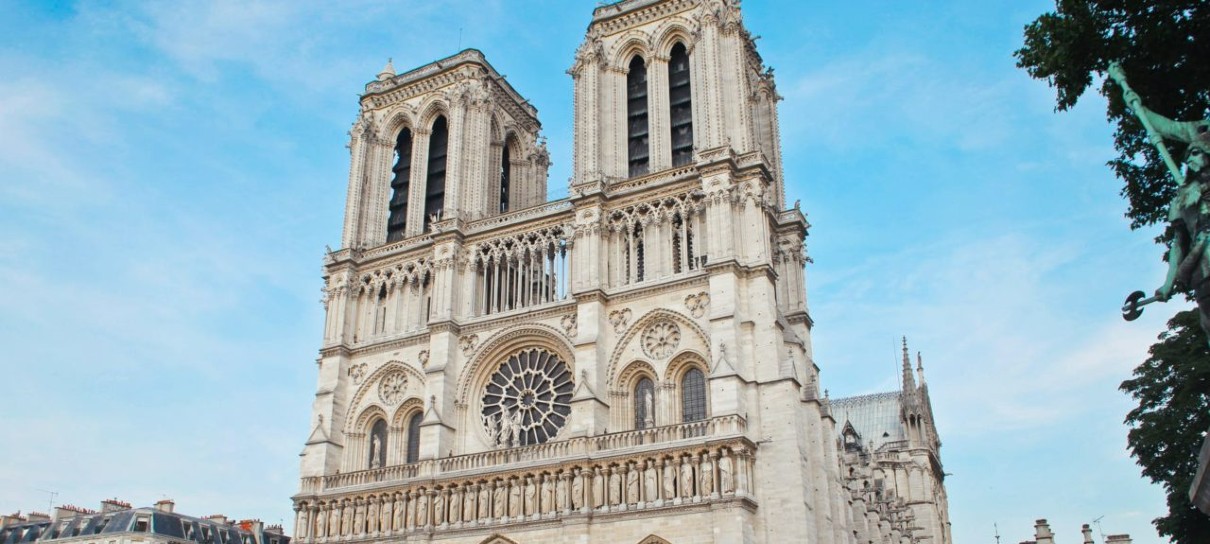 Sarcófago encontrado após incêndio na Catedral de Notre-Dame será aberto
