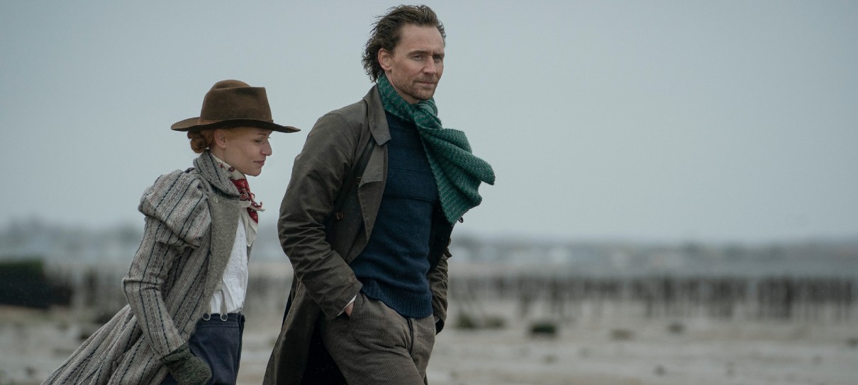 Tom Hiddleston enfrenta terror aquático em trailer de The Essex Serpent