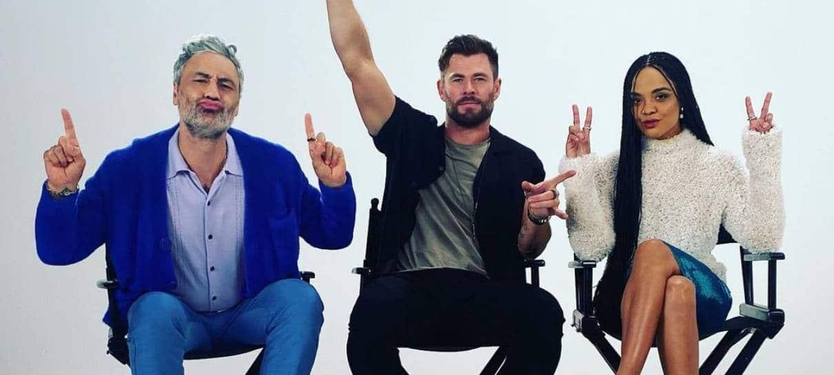 Chris Hemsworth divulga foto e celebra começo da divulgação de Thor: Love and Thunder