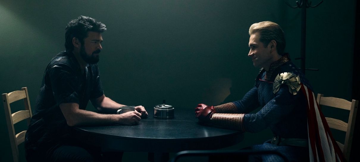 Billy Bruto e Capitão Pátria se encaram em nova foto da temporada 3 de The Boys