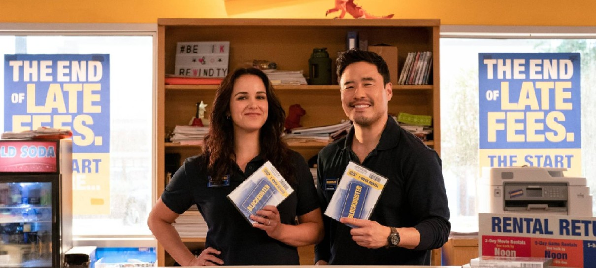 Série sobre as locadoras Blockbuster ganha primeira foto