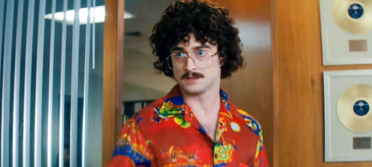 Daniel Radcliffe vive Weird Al em divertido teaser de cinebiografia