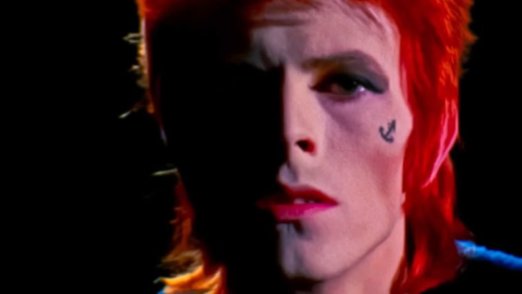 Documentário sobre David Bowie, Moonage Daydream ganha trailer