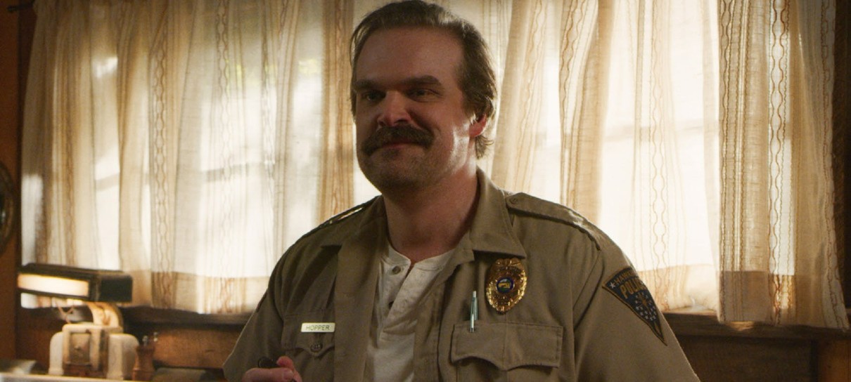 David Harbour já sabe o final de Hopper em Stranger Things: “Impactante e lindo”