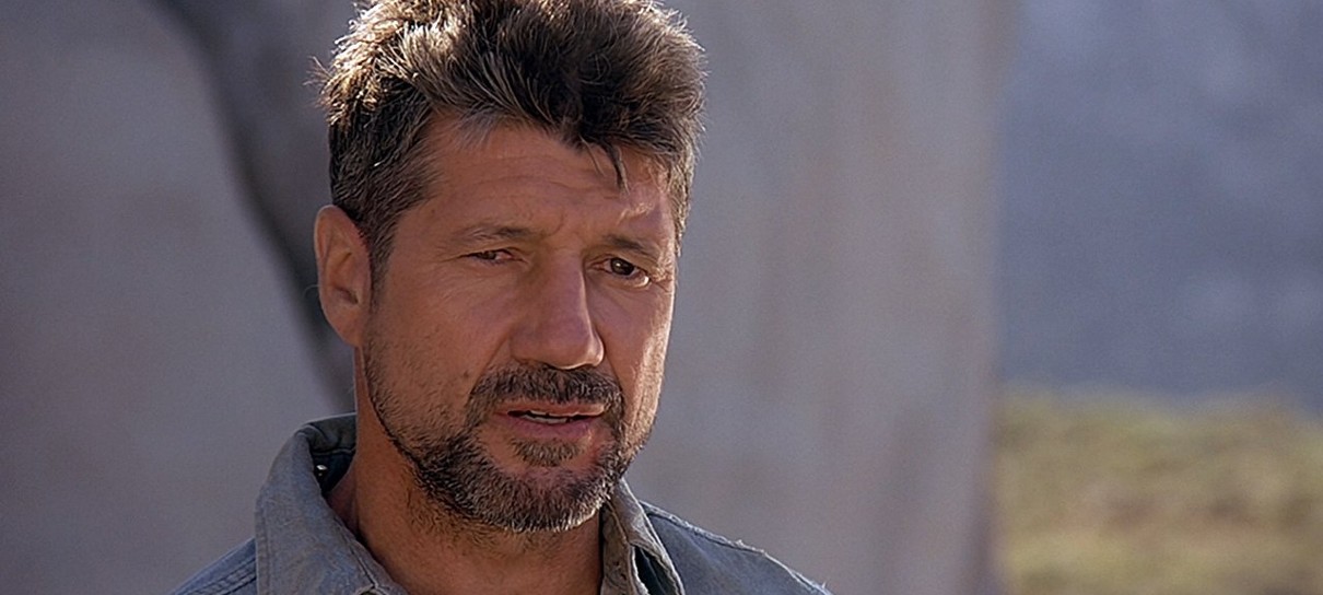 Fred Ward, de O Ataque dos Vermes Malditos, morre aos 79 anos