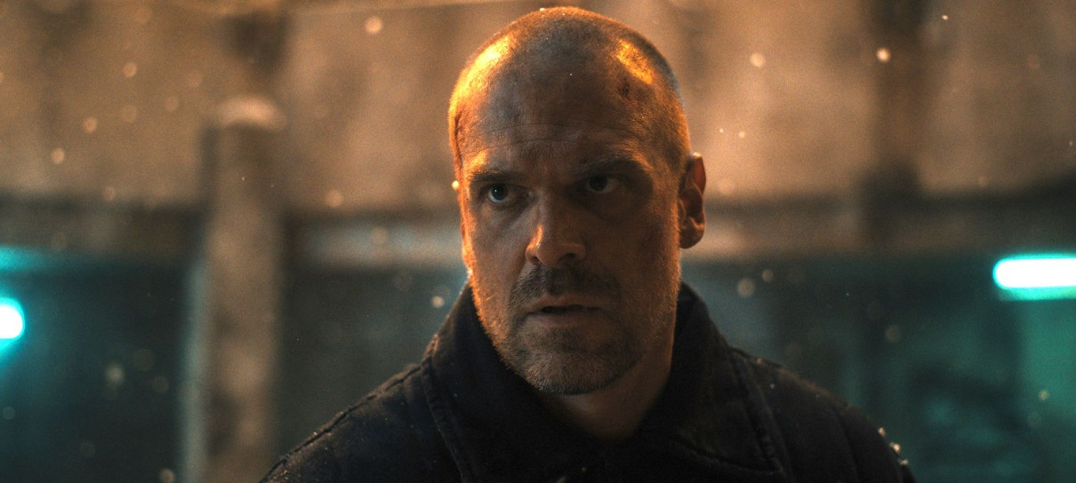 Stranger Things 4 ganha cartazes com Joyce, Hopper e Murray