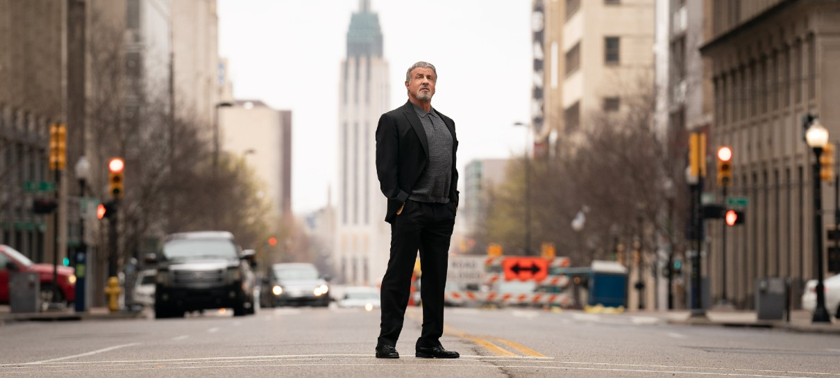 Sylvester Stallone vive mafioso em primeira foto de Tulsa King