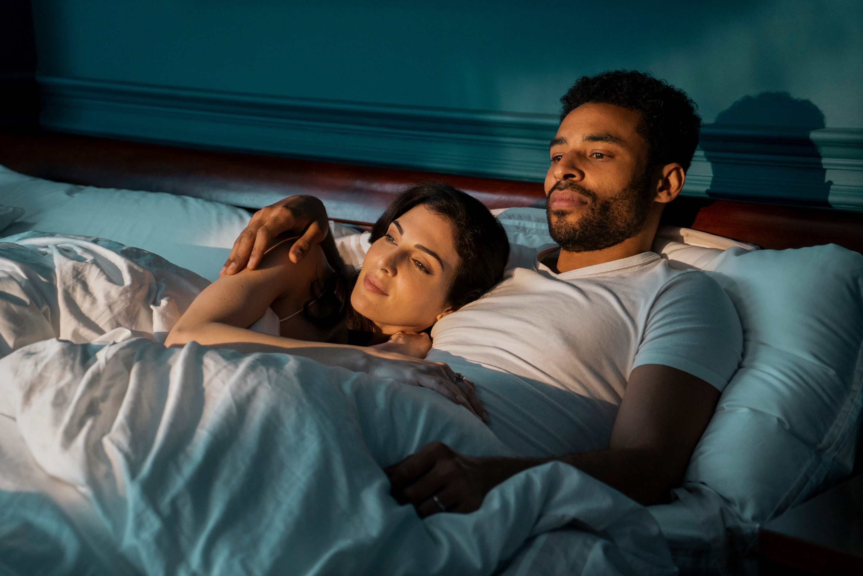 The Sandman. (L to R) Razane Jammal as Lyta Hall, Lloyd Everitt as Hector Hall in episode 108 of The Sandman. Cr. Liam Daniel/Netflix © 2022
