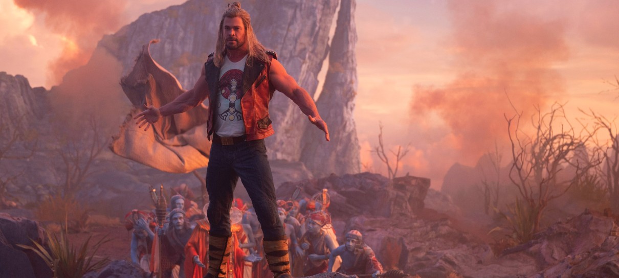 Thor musculoso está de volta em nova foto de Amor e Trovão