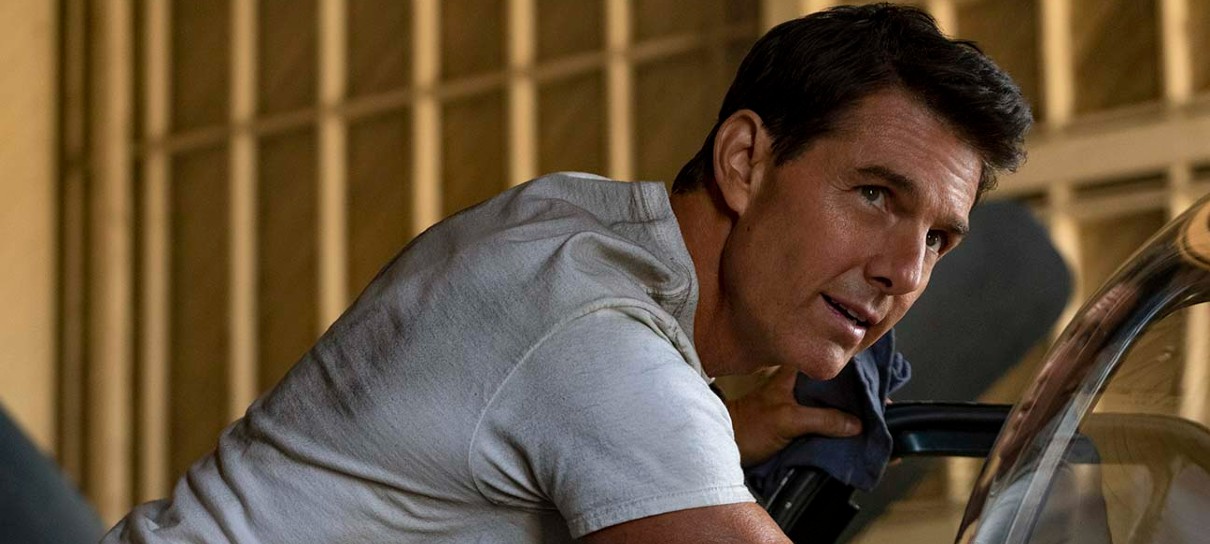 Tom Cruise chega de helicóptero na estreia de Top Gun: Maverick