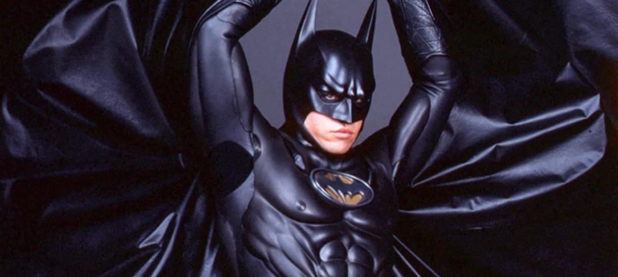 Tim Burton relembra reação a Batman Eternamente: “Mamilos no traje? Vão se  f…” - NerdBunker