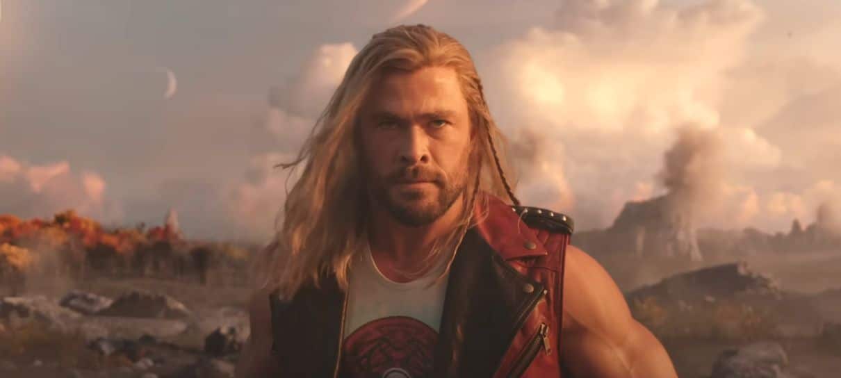 Chris Hemsworth quer continuar como Thor até que "alguém o chute para fora do palco"