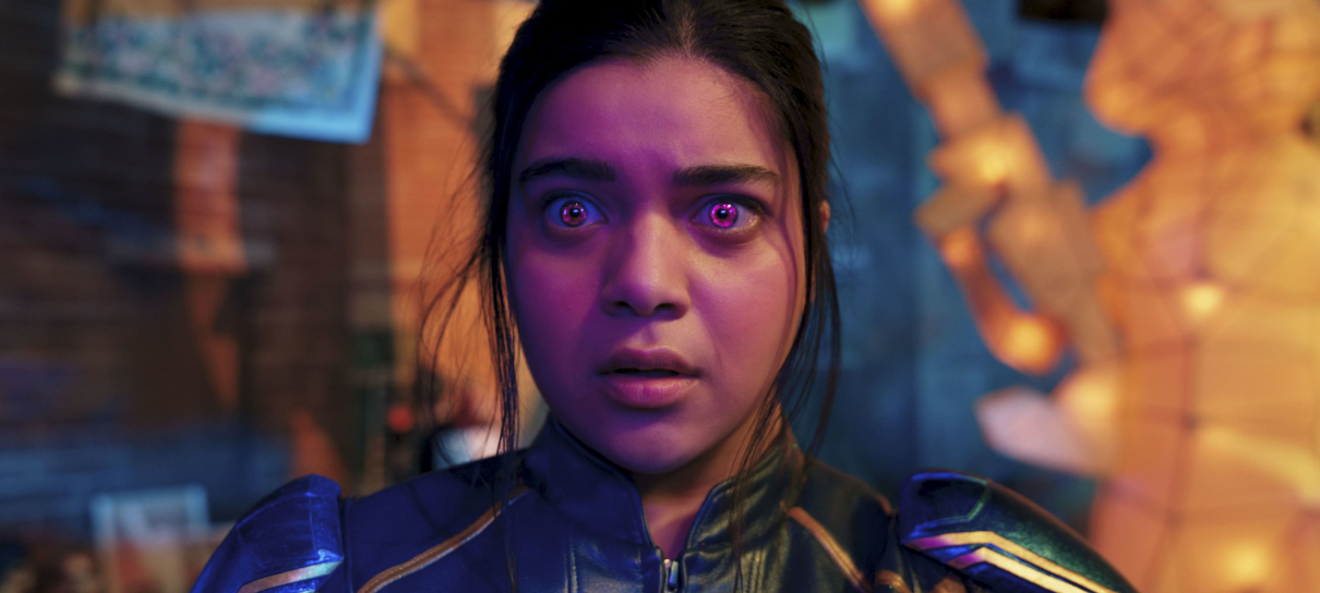 Iman Vellani fala sobre como quase perdeu o papel de Ms. Marvel: “Achei que era golpe”