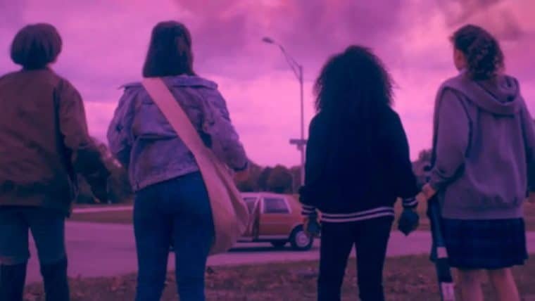 Série Paper Girls ganha novo teaser com suspense e viagem no tempo