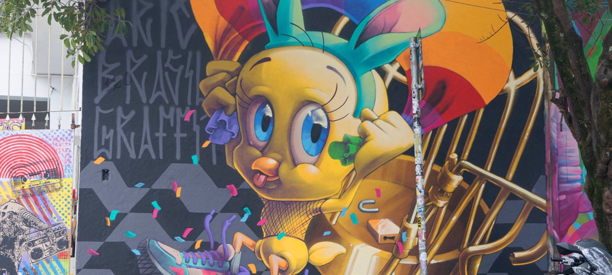 Piu-Piu comemora 80º aniversário com mural no Beco do Batman, em São Paulo