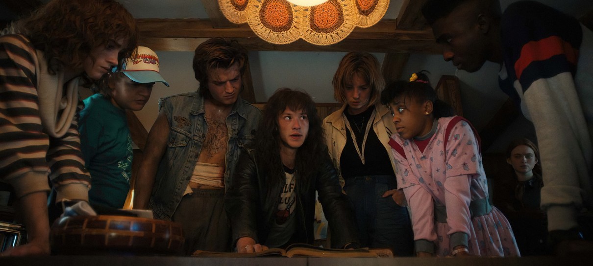 Personagens correm contra o tempo em fotos do volume 2 de Stranger Things 4