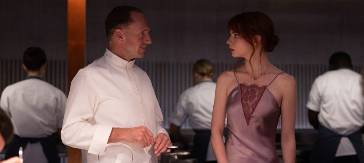 Anya Taylor-Joy vive pesadelo na cozinha em trailer de The Menu