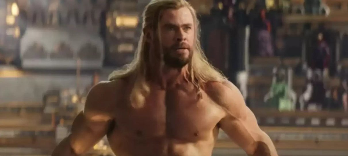 Chris Hemsworth comemora cena sem roupa em Thor: 'Amor e Trovão' - Super  Rádio Tupi