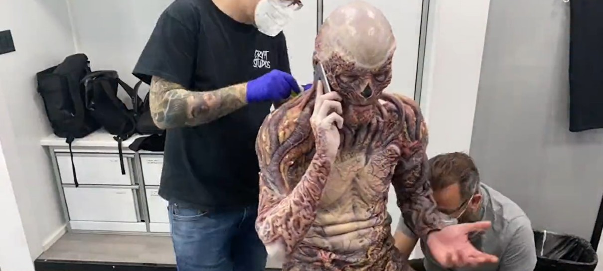 Vídeo mostra transformação de ator em vilão Vecna, de Stranger Things 4