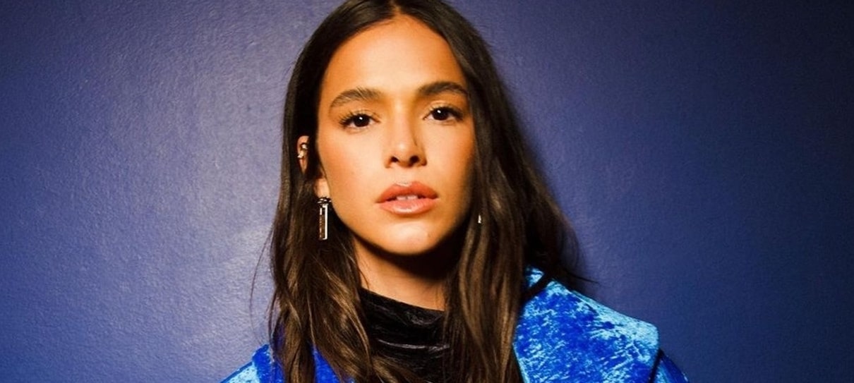 Bruna Marquezine compartilha foto dos bastidores de Besouro Azul