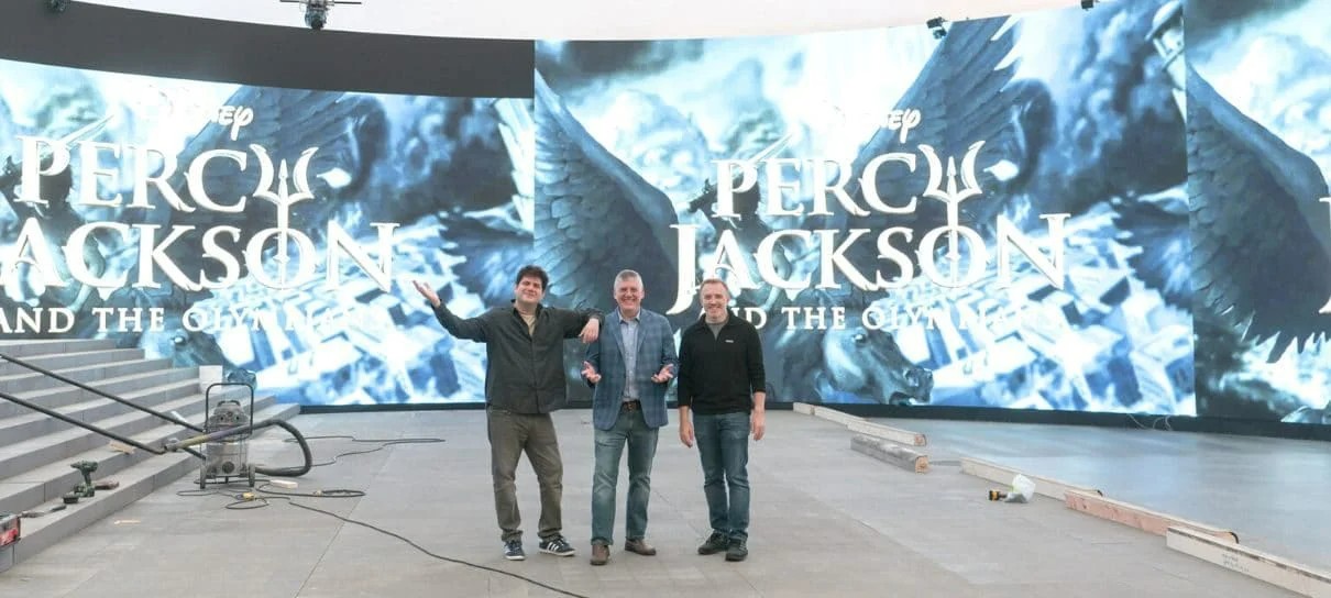 Série de Percy Jackson deve sair no início de 2024, diz Rick Riordan