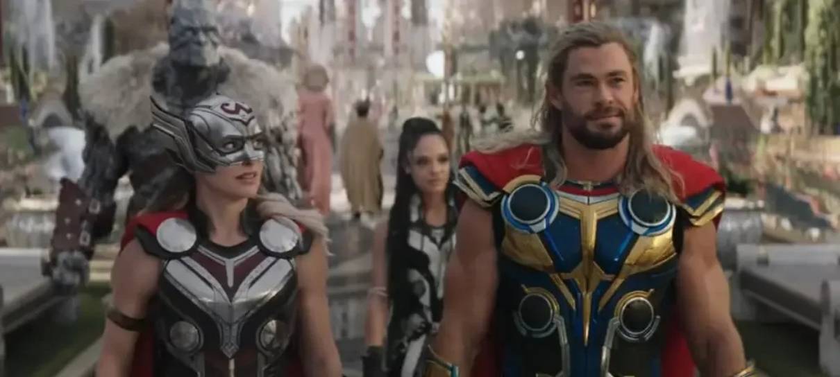 Thor: Amor e Trovão ganha cartaz com Mjölnir, Rompe-Tormentas e referência aos quadrinhos